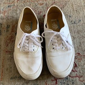 Men’s White UltraCush Vans Size 11